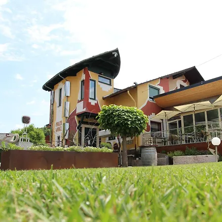 Malerwinkl Restaurant + Kunsthotel 3*