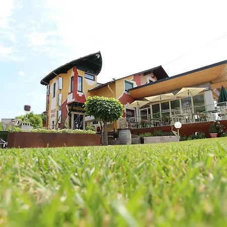 Malerwinkl Restaurant + Kunsthotel Hotel Hatzendorf
