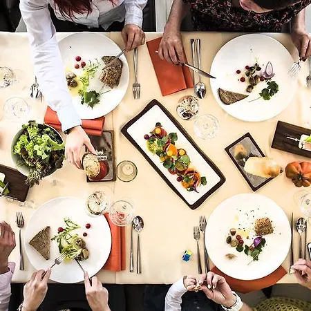 Malerwinkl Restaurant + Kunsthotel 3*