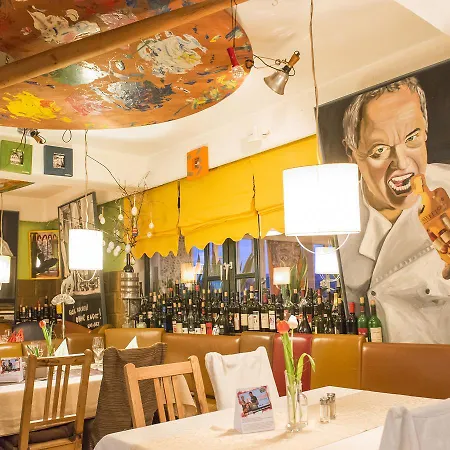 Hotel Malerwinkl Restaurant + Kunsthotel 3*
