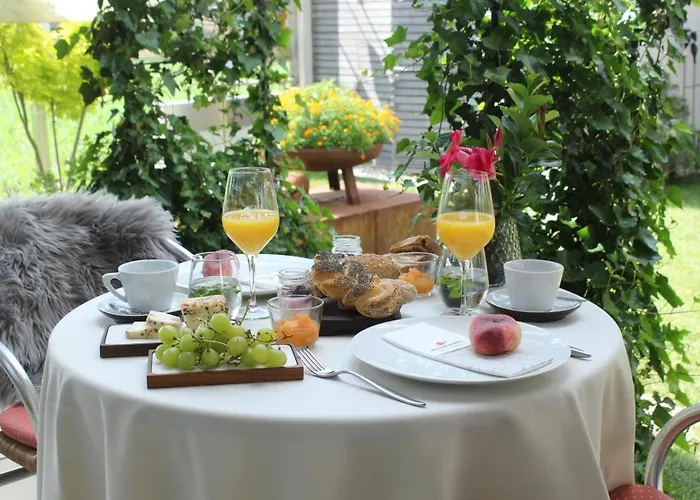 فندق Malerwinkl Restaurant + Kunsthotel Hatzendorf