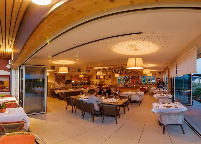 Malerwinkl Restaurant + Kunsthotel Отель Hatzendorf