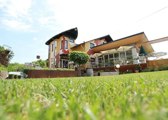 Malerwinkl Restaurant + Kunsthotel Отель Hatzendorf